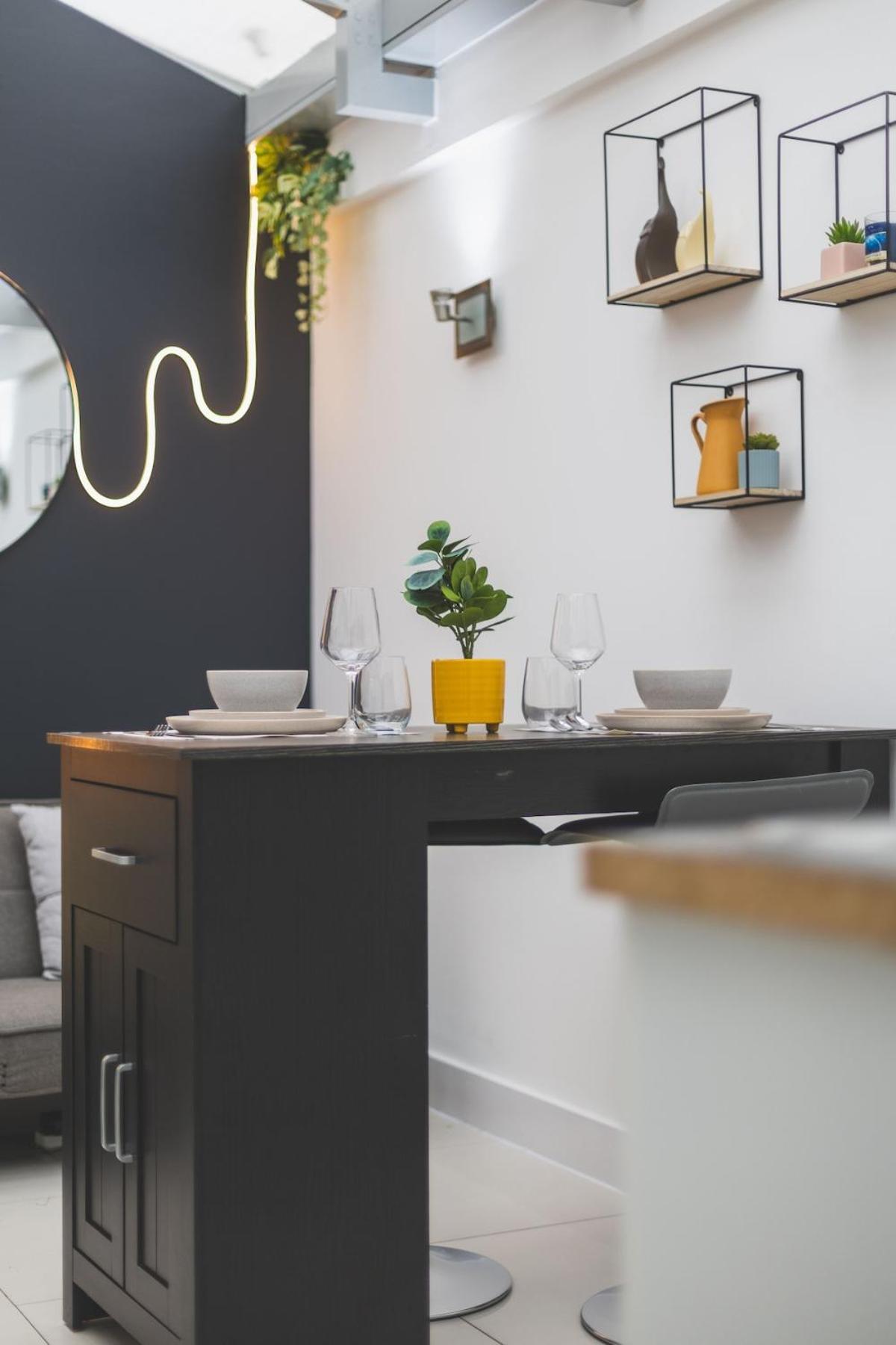 Sidney Apartment *