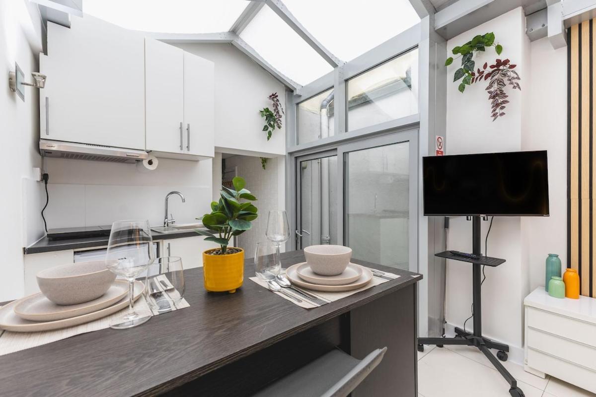 Sidney Apartment *